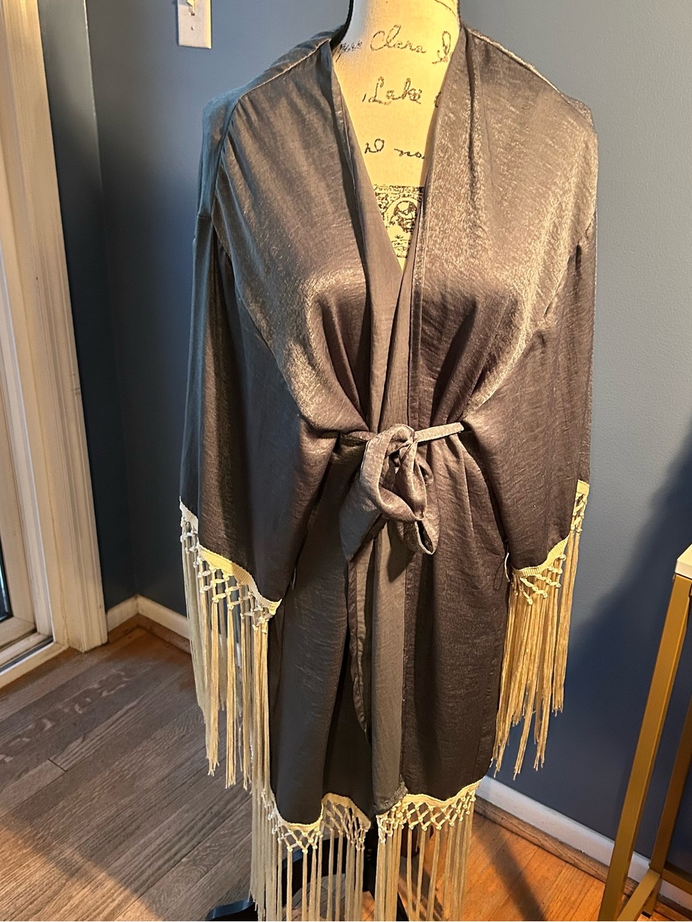 Camas Lily co. Kimono fringe robe